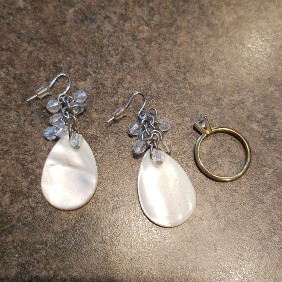 Shell and jewel earrings - Picture 2 of 2